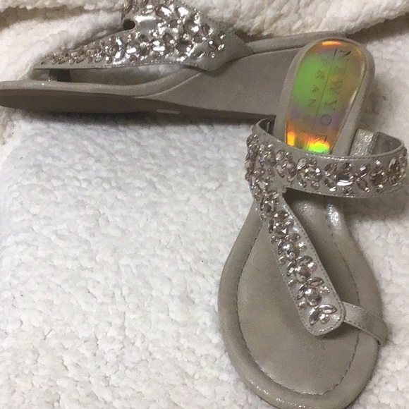 NEW YORK TRANSIT GOLD BLING SANDALS 6 - Picture 3 of 10
